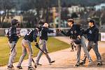 Blanenští baseballisté (v bílém) na úvod extraligové sezony třikrát podlehli Hrochům z Brna.