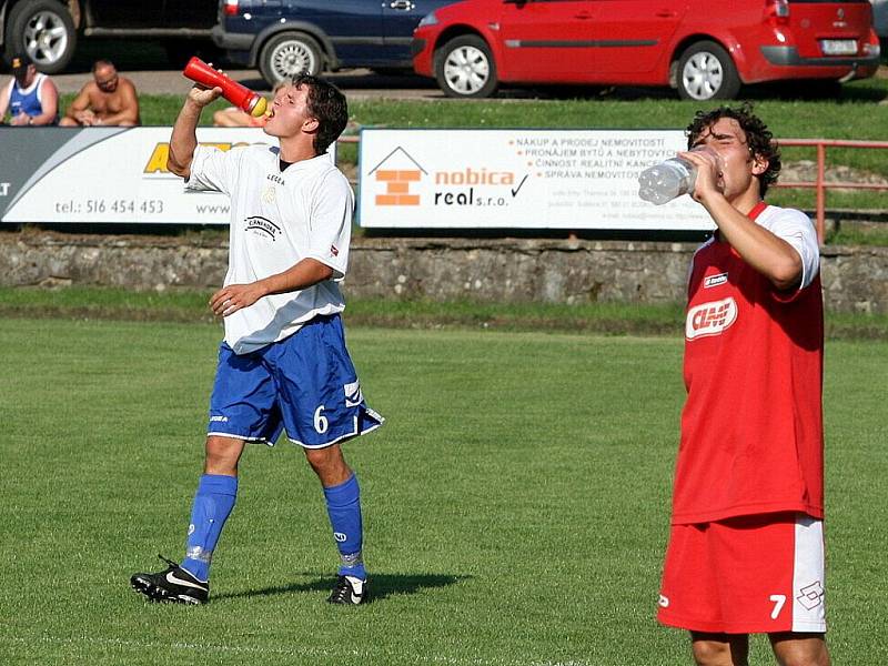 Fotbalisté Boskovic vydřeli o víkendu v divizi první bod. V utkání s Pelhřimovem přitom v poločase prohrávali již 0:2. Na konečných 3:3 vyrovnával šest minut před koncem z přímého kopu boskovický matador Vorlický.