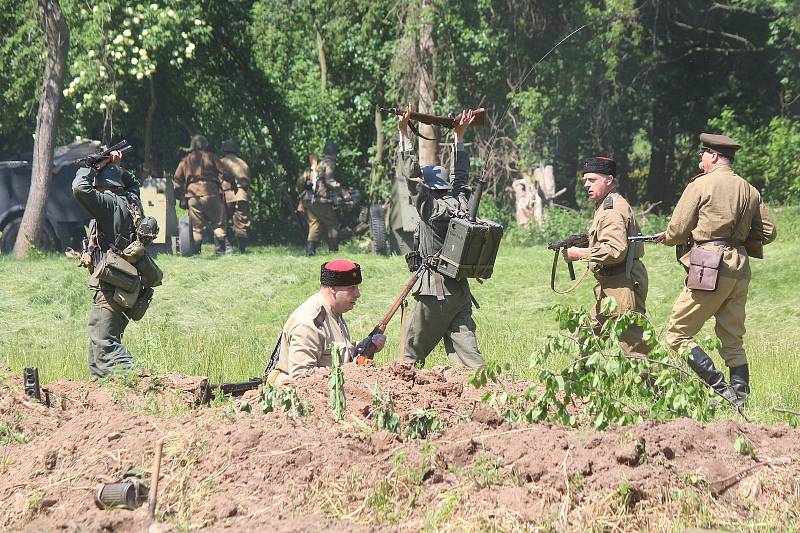 Klub vojenské historie Markland ve Skalici nad Svitavou uspořádal rekonstrukci bitvy mezi Rudou armádou a německými vojáky.