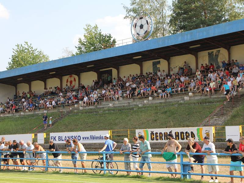 Na šest stovek diváků vidělo první domácí zápas Blanska (foto). V sobotu hrají Blanenští s Rosicemi.