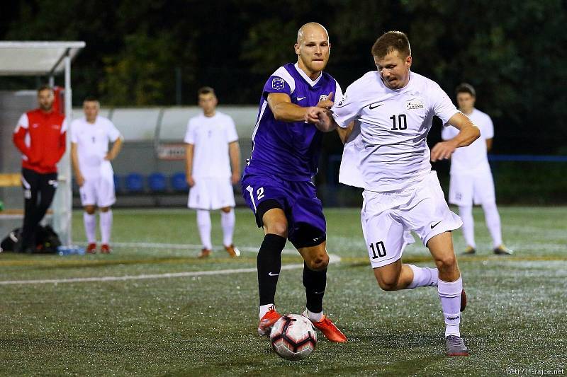 Brno (v bílém) zvítězilo na hřišti Blanenska v Superlize malého fotbalu 5:2.