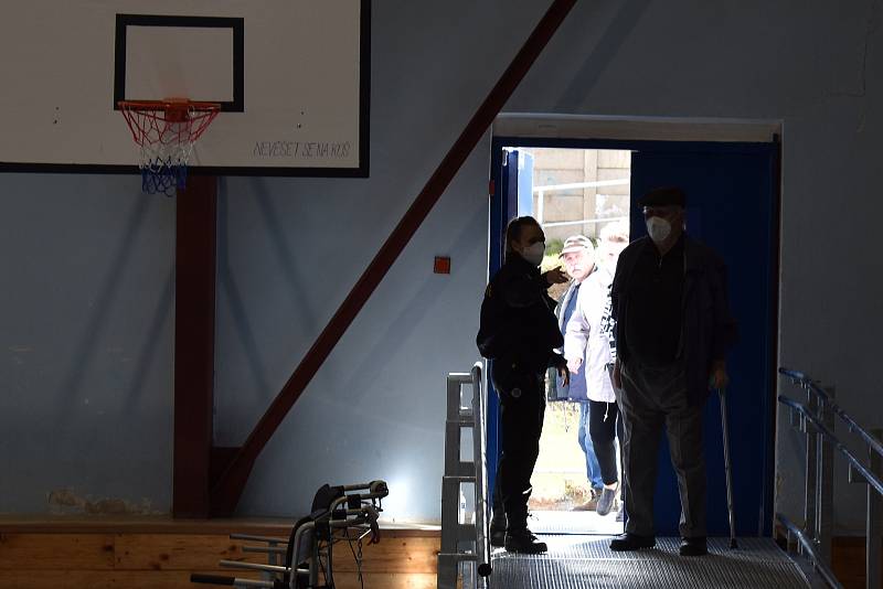 Velkokapacitní očkovací centrum v Blansku. Zázemí má ve sportovní hale v ulici Údolní.