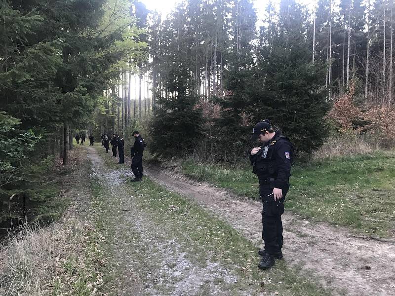 V krasu zachraňovali trojici turistů. Jednalo se o cvičení policie, hasičů a záchranářů.