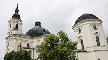 Prázdný kůr i historické skříně. Více než dvě stě padesát let staré varhany z barokního chrámu ve Křtinách na Blanensku jsou již odvezené v restaurátorské dílně.