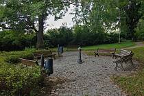 Park u kostela v Boskovicích je otevřený všem zájemcům k odpočinku.