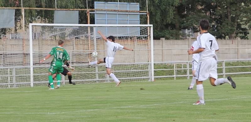 Fotbalisté Rájce-Jestřebí prazili v krajském poháru Slatinu 3:2.