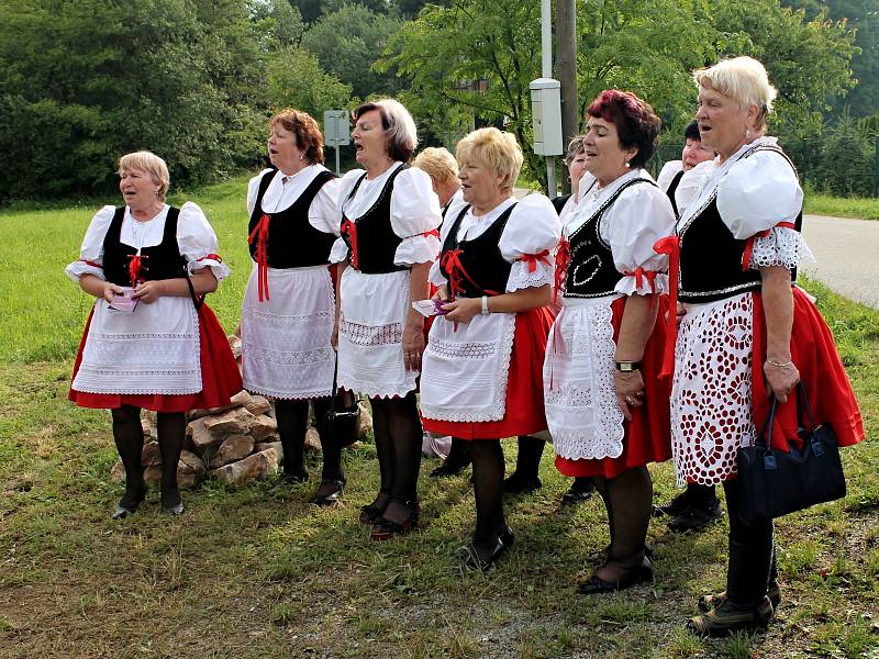 V Rudici v pátek požehnali stavbě nové Boží muky a zapálili Husovu hranici.