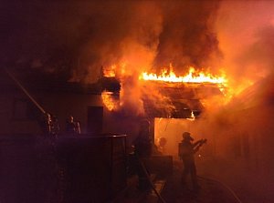 Hasiči v noci na pátek likvidovali požár stodoly v Bukovince na Blanensku.