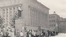 Lidský řetěz rukou 26. listopadu 1989 v Blansku.