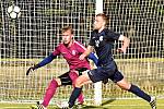 Ve druhém kole Moravskoslezské divize D vyhráli fotbalisté Blanska (modré dresy) v Lanžhotě 1:0.