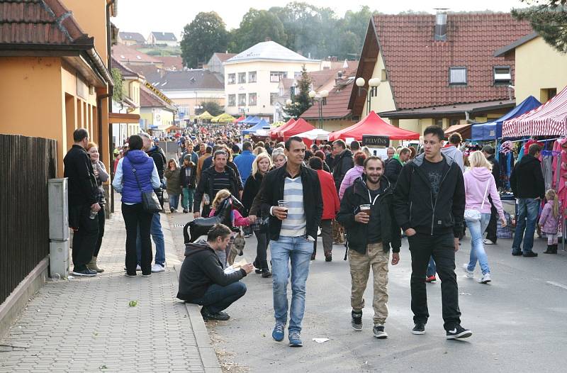 Černou Horu ovládla v sobotu pivní pouť. Už po devatenácté. Dorazily tisíce lidí nejen z Blanenska. Závěr pouti patřil ohňostroji a hudbě.