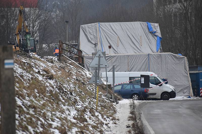 Rekonstrukce postupuje. Část adamovského nádraží už zdemolovaly bagry.