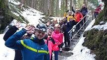 Studenti z rájeckého gymnázia zažili v Tatrách spoustu zajímavých aktivit, například výstup na sněžnicích nebo jízdu na Fat Bike.