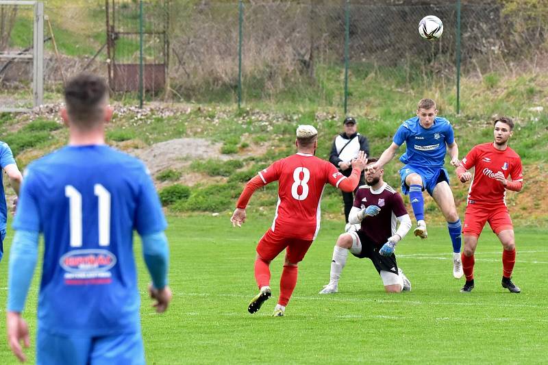 Blanenští fotbalisté (v červeném) remizovali na domácím hřišti s Otrokovicemi 1:1.