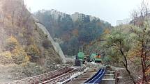 Rekonstrukce železniční trati Brno - Česká Třebová v letech 1996 až 1998. Na snímcích úsek mezi Brnem a Blanskem. Foto: se souhlasem Petra Štefka