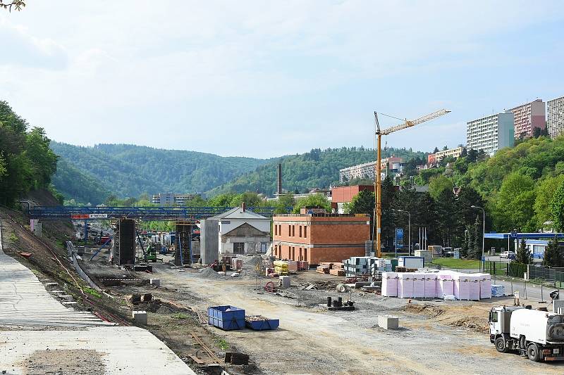 Rekonstrukce železnice v Adamově a jeho okolí.