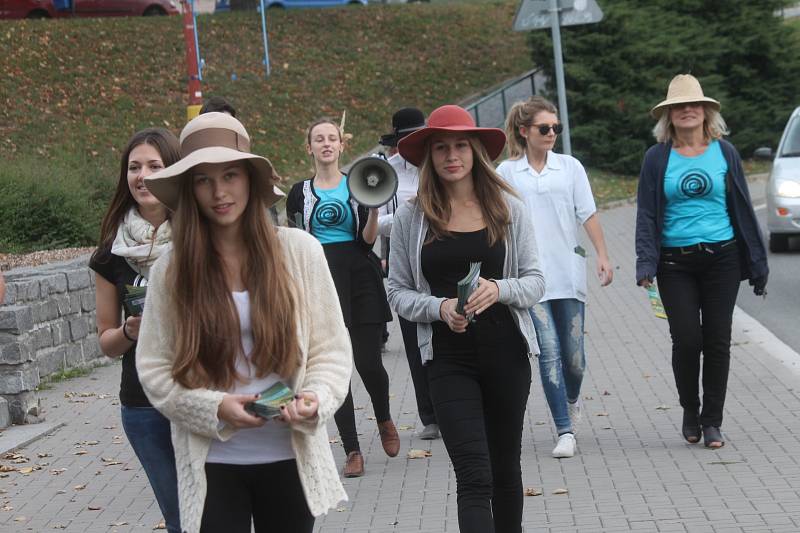 Organizátoři čtvrtého ročníku festivalu Kolotoč zvali na program přímo v ulicích Blanska.