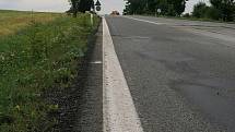 Silnice I43 Brno-Svitavy poblíž obce Krhov brzdí oprava povrchu vozovky.
