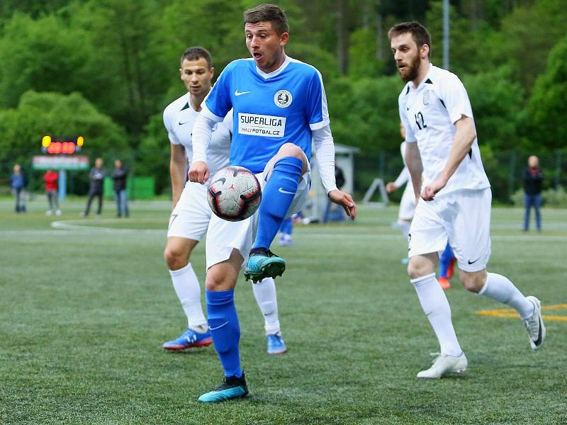 Blanensko (v modrém) v Superlize malého fotbalu dvakrát obrátilo duel s Olomoucí a zajistilo si čtvrtfinále play-off.