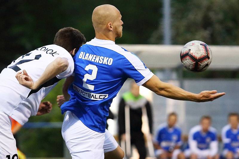 Blanensko (v modrém) v Superlize malého fotbalu dvakrát obrátilo duel s Olomoucí a zajistilo si čtvrtfinále play-off.