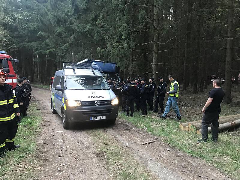 V krasu zachraňovali trojici turistů. Jednalo se o cvičení policie, hasičů a záchranářů.