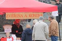 Na náměstí Republiky v Blansku se ve čtvrtek konaly letos poprvé Farmářské trhy.