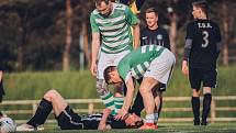 Fotbalisté Rájce-Jestřebí (zelenobílé dresy) v přípravě porazili Kunštát 6:3.