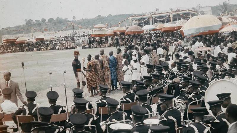 Antonín Petlach z Blanska mapoval s kolegy v roce 1961 v africké Ghaně vhodné lokality pro výstavbu vodních elektráren. Podařilo se mu tehdy také vyfotografovat návštěvu britské královny Alžběty II.