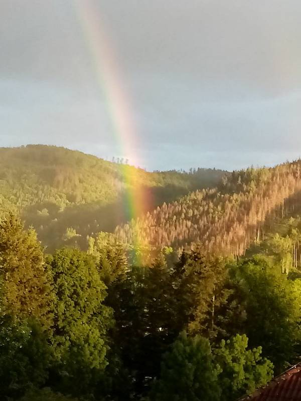 Čtenáři Blanenského deníku Rovnost fotografovali v pondělí na Blanensku a v okolí duhu. Poznáte, kde přesně?