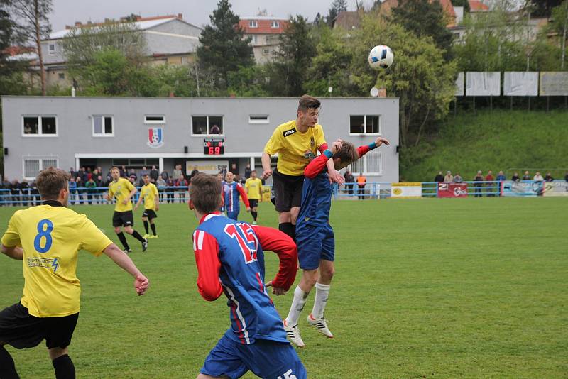 Fotbalisté Blanska porazili v předehrávce Šumperk a vedou divizi D.