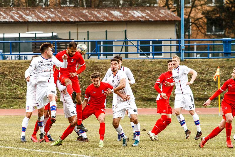 Blanenští fotbalisté (červená) remizovali na domácím hřišti s Líšní 0:0.