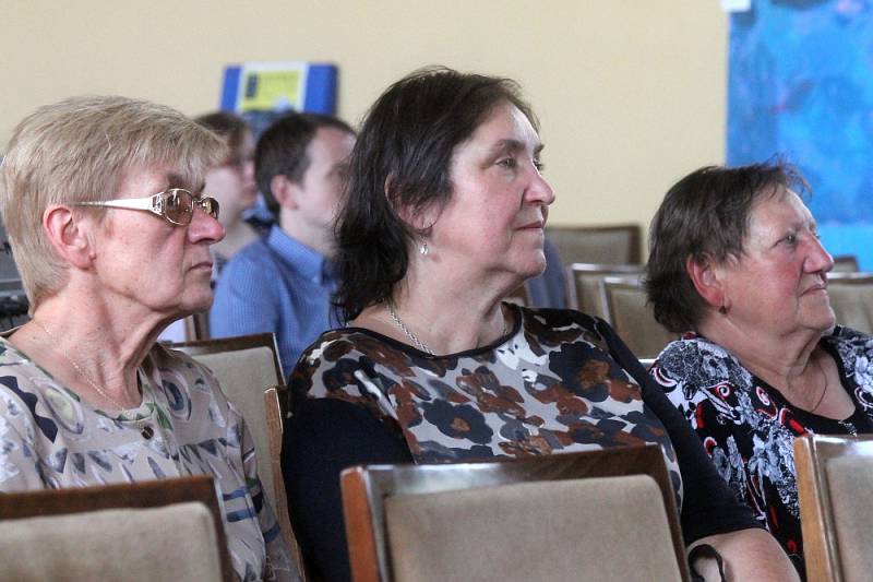 Program v jízdárně letovického zámku zahájila skupina Smile Back, kterou poté vystřídala formace Paleta Band. Hlavním tahákem festivalu bylo vystoupení zpěvačky Tonyi Graves.