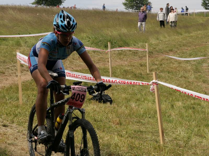 Třetí závod Českého poháru horských kol vyhráli Jiří Friedl a Tereza Huříková.  