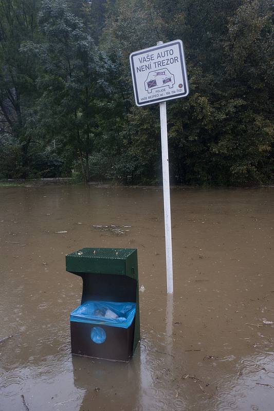 Zatopený areál Sloupsko-šošůvských jeskyní.