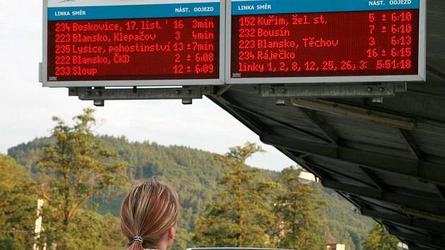 Při stávce dopravců na Blanensku se cestující museli spolehnout jen na autobusy, auta, kola nebo náhradní autobusovou dopravu. 