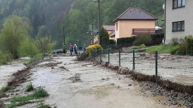 Zaplavená ulice v Letovicích na Blanensku po průtrži mračen.