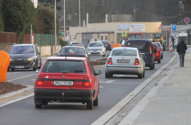 Blanenská ulice Svitavská je po opravách otevřená od začátku listopadu. Cyklisté ji zatím moc neprověřili, protože mají po sezoně. Ale na jaře mohou nastat problémy. Na silnici totiž přibyly ostrůvky a auta budou cyklisty předjíždět obtížněji.