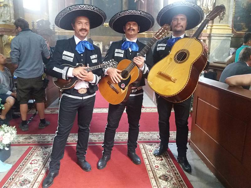 Mariachi Espuelas si zahráli průvodce. V Renčově filmu.