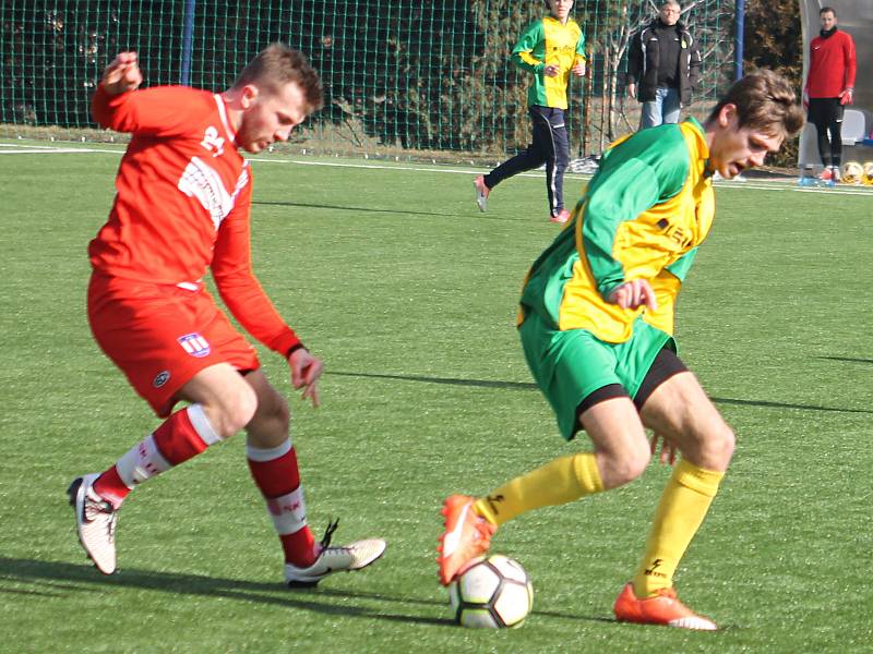 V přípravném fotbalovém utkání porazil SK Líšeň B (červené dresy) Olympii Ráječko 5:2.