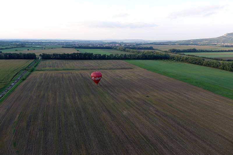 Poznáte v tradičním vzdušném kvízu motorového paraglidisty Petra Buchty z Adamova na Blanensku, která místa v regionu fotografoval tentokrát?