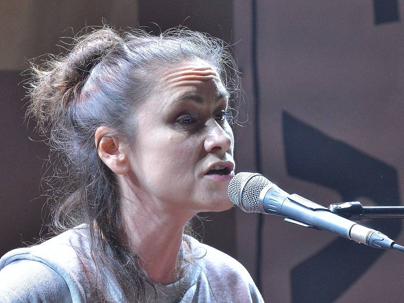 Lenka Dusilová na festivalu BiGy Fest v Letovicích.