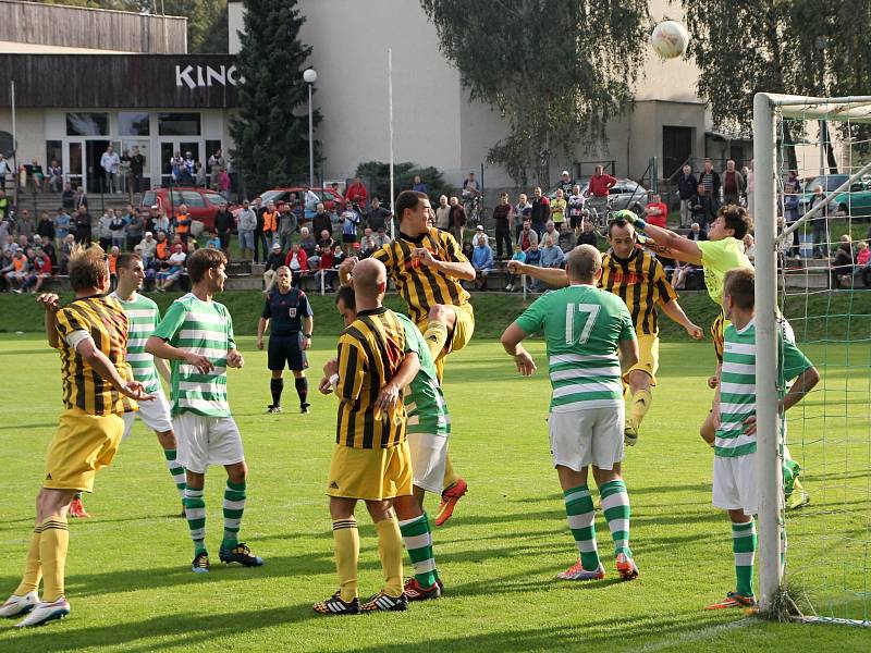 Fotbalisté Jedovnic porazili Rájec 2:0 a vedou tabulku.