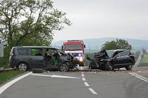 Vážná dopravní nehoda s šesti zraněnými zablokovala v sobotu před tři čtvrtě na jednu odpoledne silniční tah Brno-Svitavy u Krhova na Blanensku.