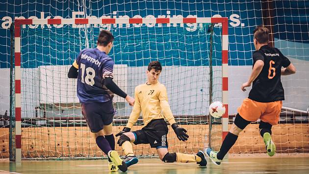 HLADKÁ VÝHRA. Stejně jako loni zvítězil v okresním futsalovém finále celek Pro-static.