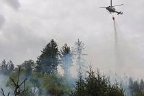 Požár lesa poblíž Kuniček na Blanensku zalarmoval v sobotu kolem třetí hodiny odpoledne hasičské jednotky z okolí.