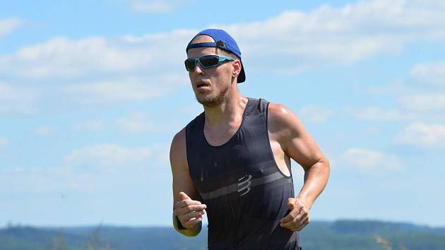 Ultramaratonec Michal Krška zdolal nejdelší český běžecký závod na 161 kilometrů za necelý den.