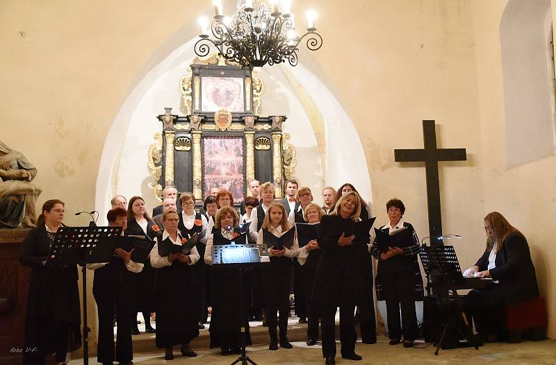 V boskovickém kostele Všech svatých se konal koncert Smíšeného pěveckého sboru Janáček.