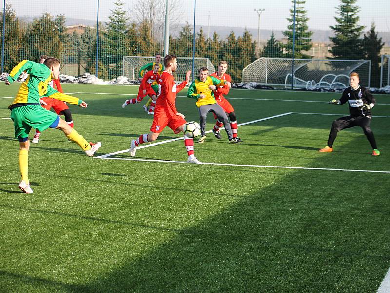 V přípravném fotbalovém utkání porazil SK Líšeň B (červené dresy) Olympii Ráječko 5:2.