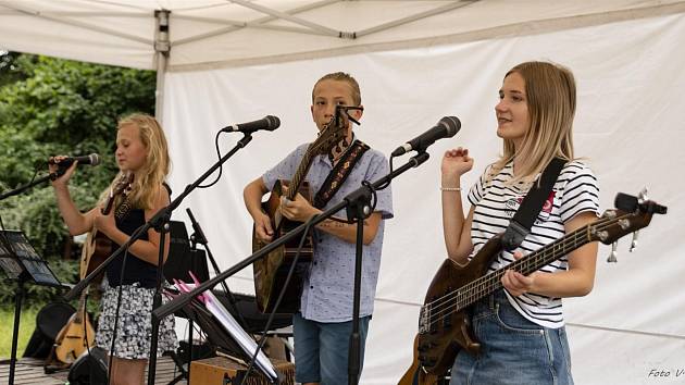 Promenádní koncert v Boskovicích. Hraje kapela Ňufáci.