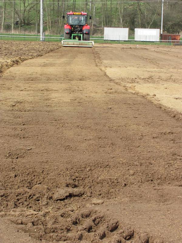 Baseballový stadion Olympie Blansko bude mít nový povrch centrálního hřiště. Padne na něj pět set tun písku a čtyřicet tun antuky. Oprava má stát milion korun.